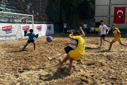 Kocaeli Gölcük'te 'kum futbolu' heyecanı