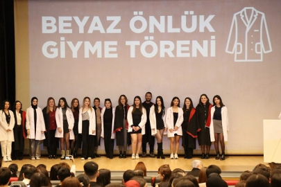 BİLGİ Sağlık öğrencileri beyaz önlüklerini giydi